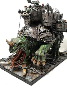 WARHAMMER FORGE WORLD ORK ARMY GARGANTUAN SQUIGGOTH 40k With special base PAINT - Foto 1 di 1
