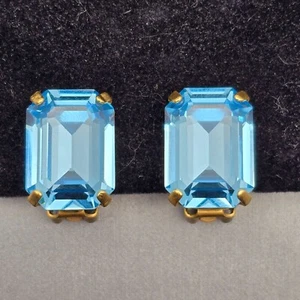 VTG Gold-Tone Blue Emerald-Cut Crystal Clip-On Earrings Prong Setting .75"x.5" - Picture 1 of 8