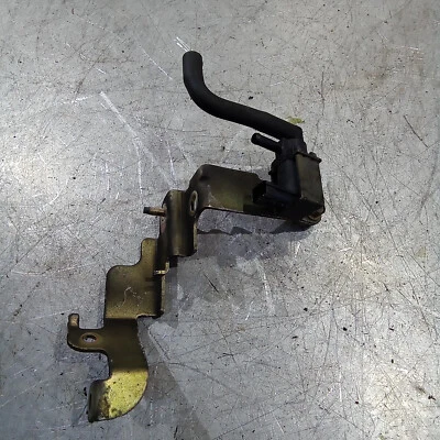 Electroválvula de purga y montaje de soporte Subaru Legacy JDM BP5 2003-2009 Foto 1 de 4