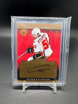 2016-17 Ultimate Collection 06-07 Retro Rookie Auto #RRAOK Oliver Kylington /199 - Image 1 of 2
