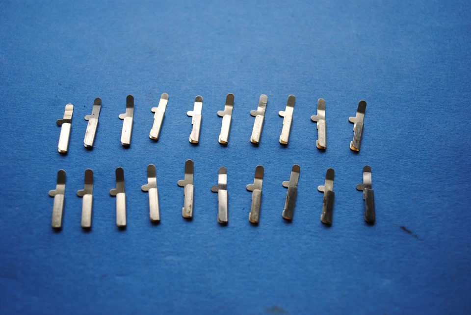 Trix-Express      20   Stück    Kontakte für den Mittelleiter - Bild 1 von 1