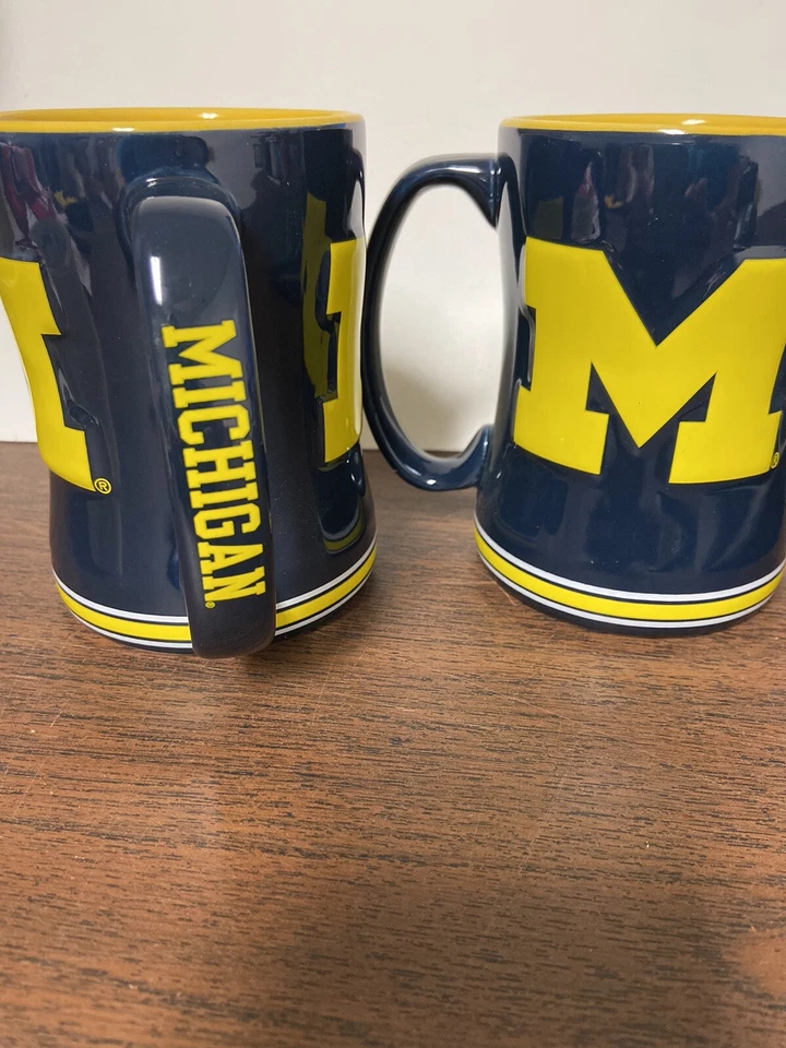Michigan Wolverines NCAA 14 oz. Taza de café en relieve de cerámica Foto 1 de 1