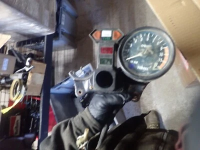 1977 Yamaha XS 500 тахометр датчик/приборная панель застрял продается на запчасти или ремонт - Изображение 1 из 4