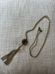 LOFT lange Quaste Anhänger Halskette 34" Tropfen zeitgenössisch rauchgrau weiße Steine - Bild 1 von 5