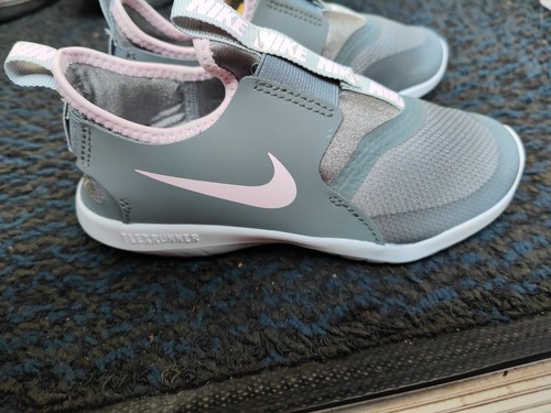 Nike Flex Runner scarpe da ginnastica sportive slip on per ragazze taglia 12 UK 30 EU nuove