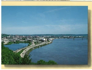 Throwback View of Dubuque, Iowa Color Photo Postcard #1426 - Picture 1 of 2