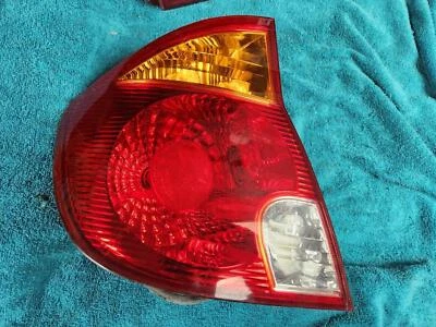2003 2004 2005 2006 HYUNDAI ACCENT LEFT DRIVER SIDE TAIL LIGHT LAMP HATCHBACK - Image 1 of 2