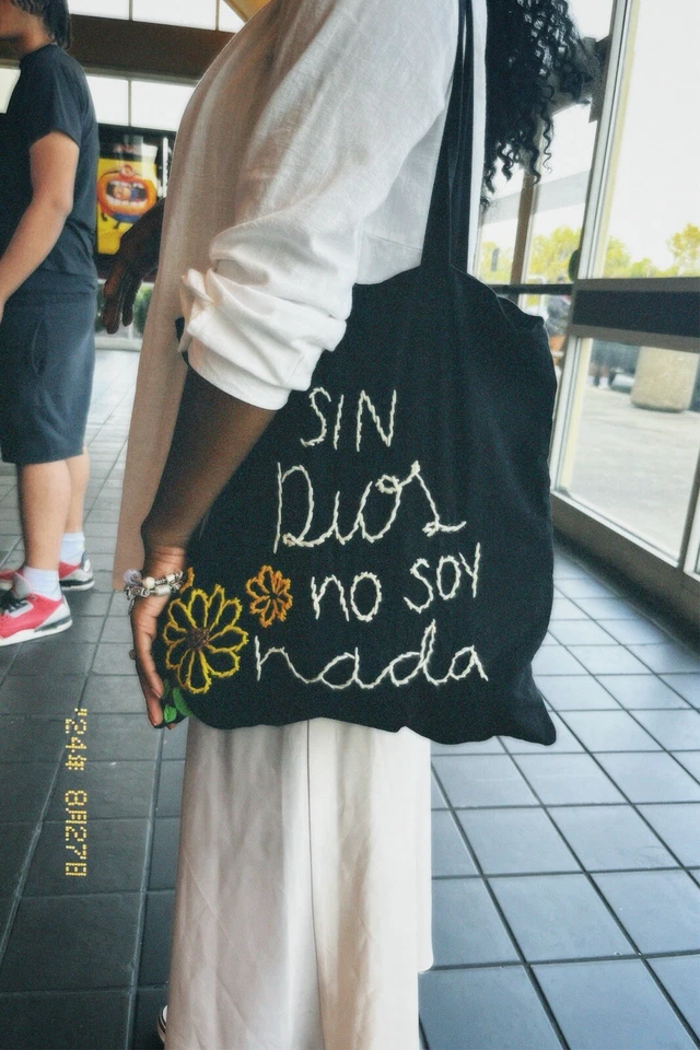 Bolsa de Lona Bordado (sin Dios No Soy Nada) - Image 1 of 2