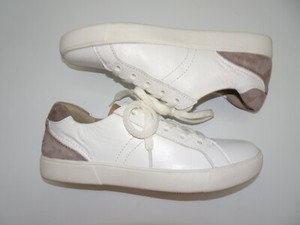 naturalizer white tennis shoes