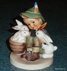 Playmates Goebel Hummel Hasen Figur #58/0 TMK3 kleiner Junge mit Hasen NIEDLICH - Bild 1 von 9