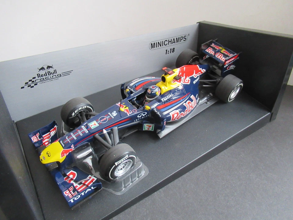 Modellautos Formel 1 1:18 Minichamps Red Bull RB7 Renault 110110301 #1 - Bild 1 von 3