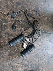 GENUINE HEATED GRIPS GOOD WORKING F6 - Picture 1 of 3