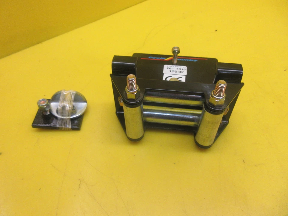 KIT DE MONTAJE DE CABRESTANTE USADO CYCLE COUNTRY 2002 TRAXTER 500 PLACA BRP CAN-AM 20-7010  Foto 1 de 4