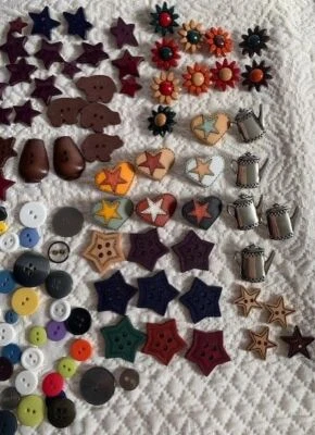 195 pieces Star Heart Sewing Craft Button Set #2 - Image 1 of 4