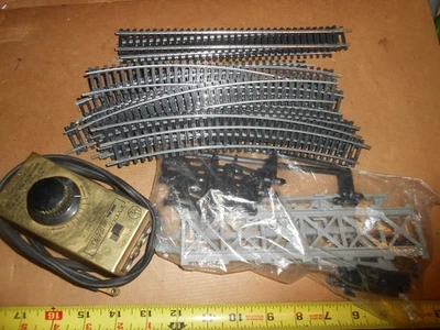 HO Scale TYCO 853 Hobby Transfomrer works, 12 Curves 4 straight Tracks. - Image 1 of 4