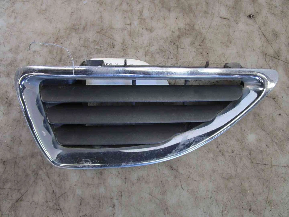 Calandre Renault MEGANE I 8200057386 - Photo 1/2