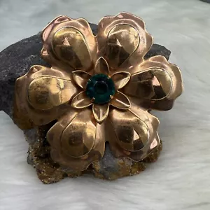Vintage Gold Tone Flower Brooch w/ Green Rhinestone 40s - Picture 1 of 8