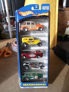 Hot Wheels Gift Pack SKATEBOARDERS NIP - Picture 1 of 2