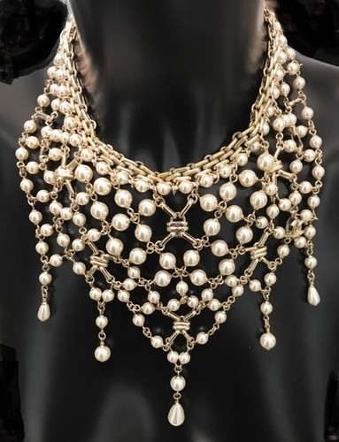 Collana CHANEL 2017 Bavaglino Dichiarazione PreCaduta Pista Perla Goossens CC gyuhji