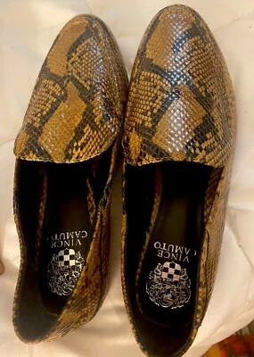 Mocasines Vince Camuto Estampado Piel de Serpiente Suave Cómodo Vibrante Impresionante Talla 10M Foto 1 de 4
