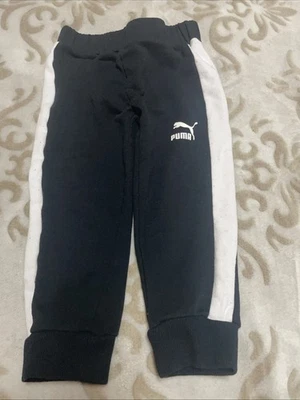 Pantalones deportivos Puma T7 para niños pequeños talla 4T PUMA Archive No. 1 logo en cadera izquierda Foto 1 de 4