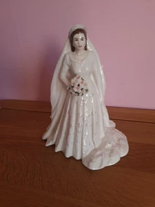 Statuina matrimonio Royal Worcester regina Elisabetta II diamante - Foto 1 di 4
