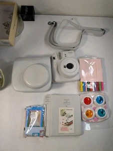 Fujifilm Instax Mini 9 Instant Camera + Accessory Kit-Smokey White Camera! GIFT! - Picture 1 of 3