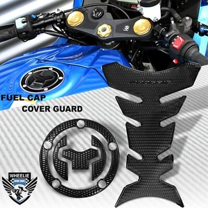 ALMOHADILLA DE TANQUE DE COMBUSTIBLE PROFESIONAL NEGRA PERFORADA + CUBIERTA TAPA DE GAS 17-23 GSXR/GSXS 750/1000 - Imagen 1 de 9