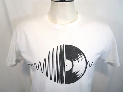 Camiseta blanca Design By Humans diseño artístico disco vinilo hombre talla M Foto 1 de 4