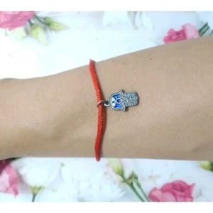 Pulsera Hamsa Mal de Ojo Delicado Dije con Cadena Roja Cabalá Tono Plata - Imagen 1 de 3