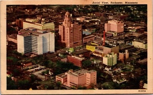 Rochester, Mn. Vogelperspektive der Innenstadt Bürogebäude Sanitätszentrum 1950. - Bild 1 von 3