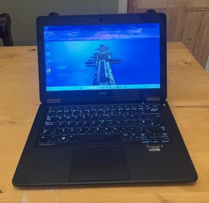 Dell Latitude E7250 i5-5300U, 12,5" 1366x768, 256 GB SSD, 16 GB, Windows 11 Pro L4 - Foto 1 di 12
