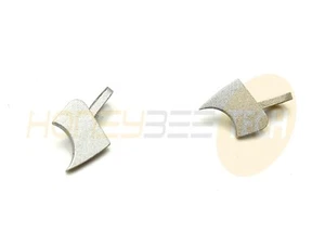 GENUINE APPLE MACBOOK PRO A1502 LAPTOP LCD END CAP HINGE BRACKETS - Picture 1 of 2