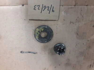 1986 Honda Fourtrax 250 2x4 Rear hub nut trx250 85-87 Foto 1 de 4