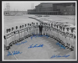 Milwaukee Braves Signed Auto 8x10 Photo With 7 Autographs Including Warren Spahn - Picture 1 of 1