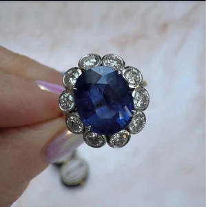Anillo con halo de diamantes y zafiros azules de 4,62 quilates corte ovalado acabado en oro de 14 quilates estilo vintage - Imagen 1 de 9