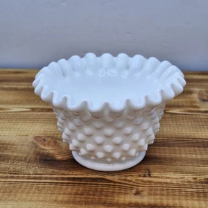 Vintage weiß Milchglas Schuhnagel geraffter Rand kleine Süßigkeiten Nuss Schüssel - Bild 1 von 8