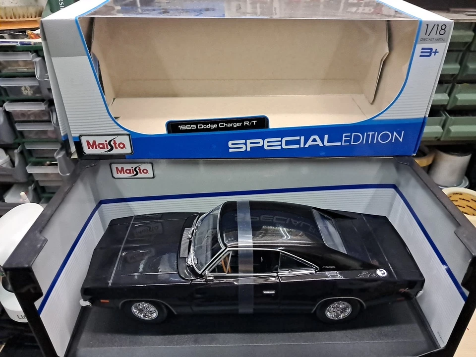 Maisto Dodge Charger R/T  1969   1/18 - Immagine 1 di 4