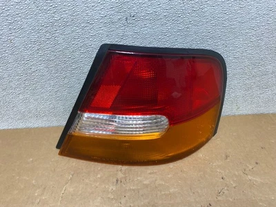 Nissan Altima 1998 1999 pasajero derecho luz trasera lateral derecha fabricante original V5539 DW Foto 1 de 4