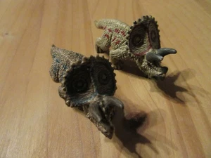 2x Schleich Mini Dinos 14534 Triceratops in Rot und Grün       Gebraucht! - Bild 1 von 5