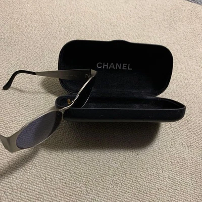 Gafas de sol CHANEL vintage ovaladas de metal negras plateadas Y2K con estuche Foto 1 de 4