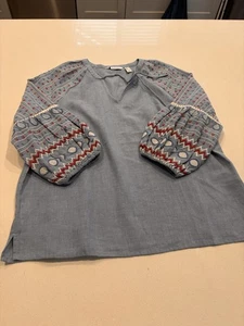 Blusa Denim & Co Canyon Retreat manga burbuja bordada mediana - Imagen 1 de 7
