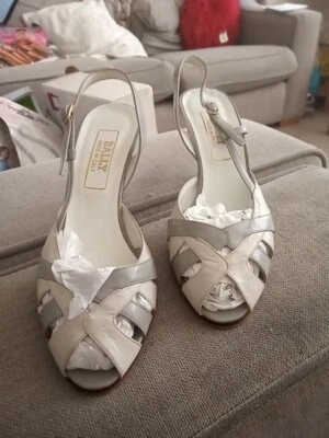 Sandalias/zapatos BALLY con hebilla y tacón con correa talla 3 para mujer en nuevo estado, hechos en Italia Foto 1 de 4
