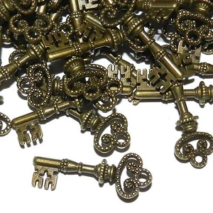 ML935 Antiqued Bronze 32mm Skeleton Key Pendant Charm Drop Focal 25pc - Picture 1 of 3