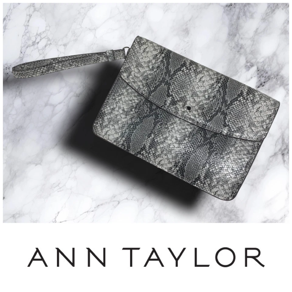 Ann Taylor 黑色蛇爬行动物印花素食皮革手拿包腕带 — 第 1/4 张图片