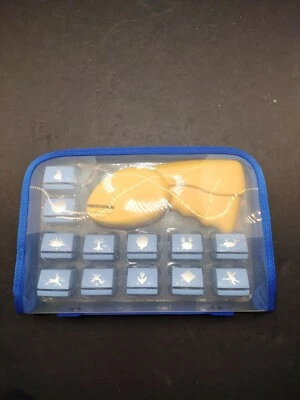 Craft Paper Punch Kit With 12 Paper Hole Punches and Carrying Case New - Image 1 of 4