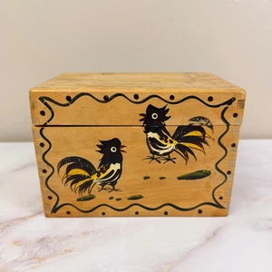 Caja de recetas vintage pájaro carpintero pintada a mano caja de artículos de madera gallos tapa de Japón - Imagen 1 de 10