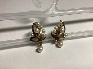 14k Yellow Gold Pearl W/ Etched Leaf Delicate Dangle Earrings 3gr Vtg. Free Ship - Picture 1 of 4