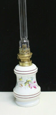 Lampe à pétrole en porcelaine début XX décor floral et oiseau - Photo 1/4