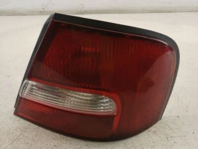 Luz trasera pasajero Nissan Altima 00-01 OEM 265500Z825        Foto 1 de 4